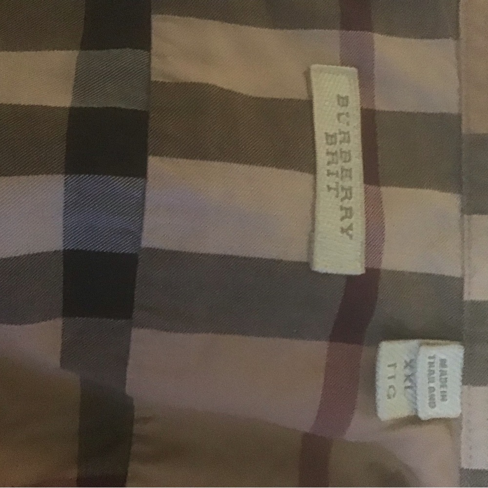 Authentic Burberry 👕 - Picture 11 of 13